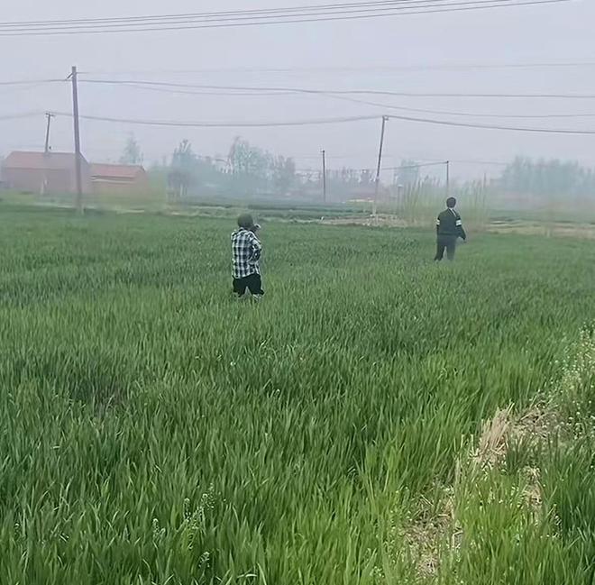 竞博官方网站沭阳4姐弟一夜爆火后门口呈现许多生疏衣哥的话有人信了